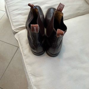 R M Williams Chelsea boots in very good used condition. 10.5 G (medium width)